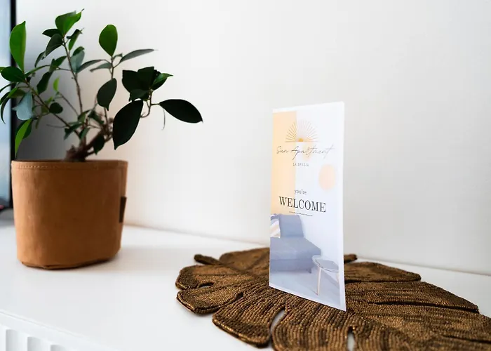 Luminoso Vicino Alle Cinque Terre Специя