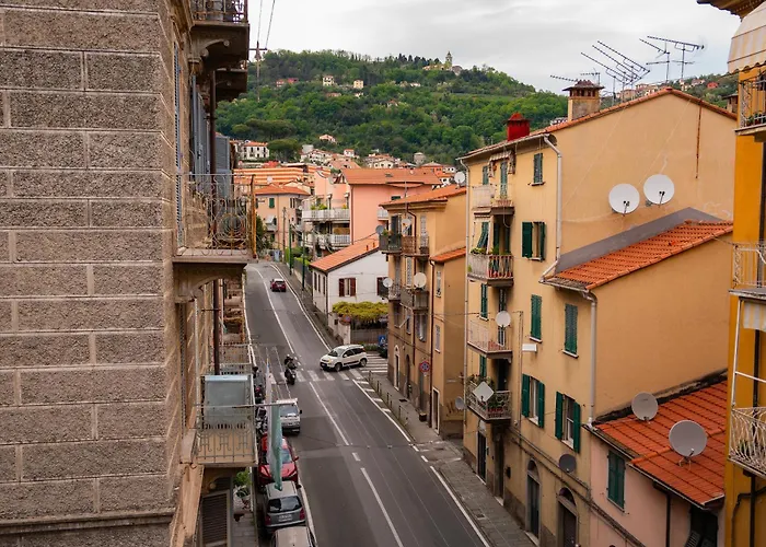 Luminoso Vicino Alle Cinque Terre